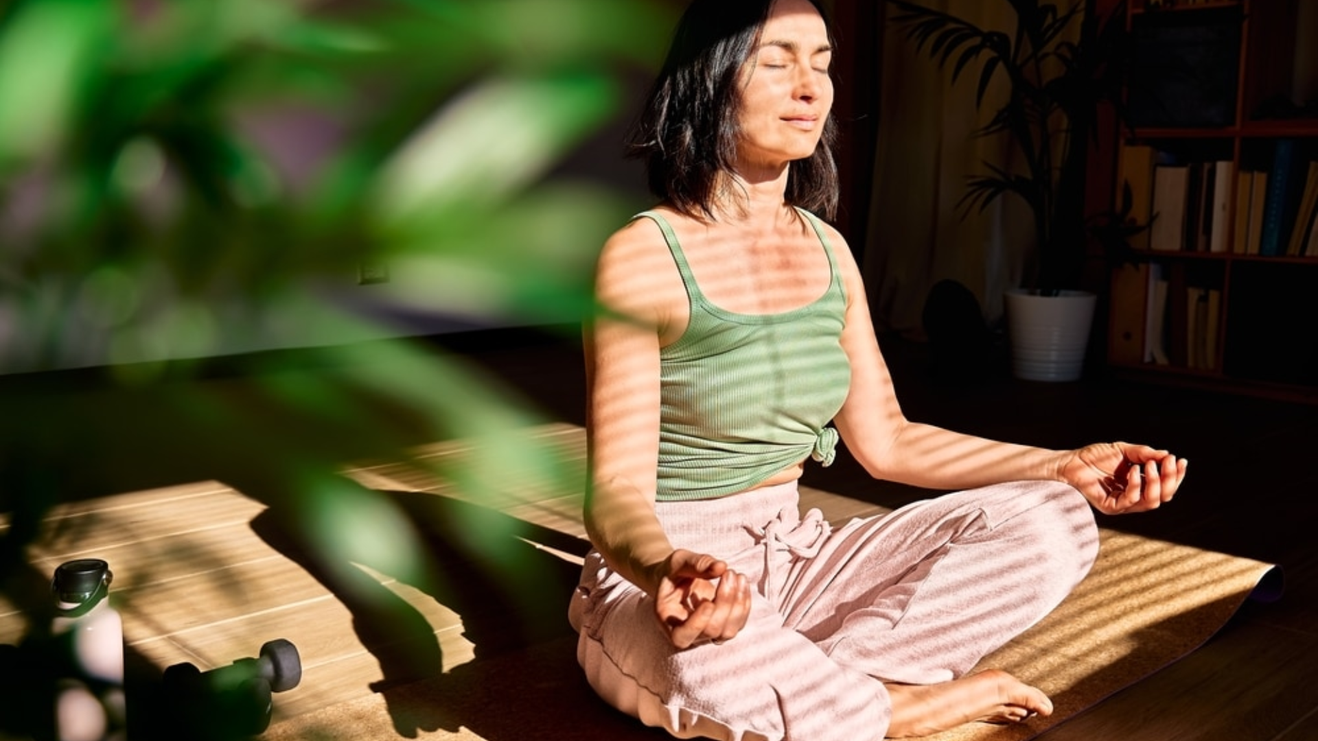 Many things are especially prepared in Yoga to resolve issues like stress, unbalancing of the mind, and physical decrements. Sahita Kumbhaka Pranayama is such a tool in the form of a breathing technique that employs controlled retention of breath along with mindful awareness.