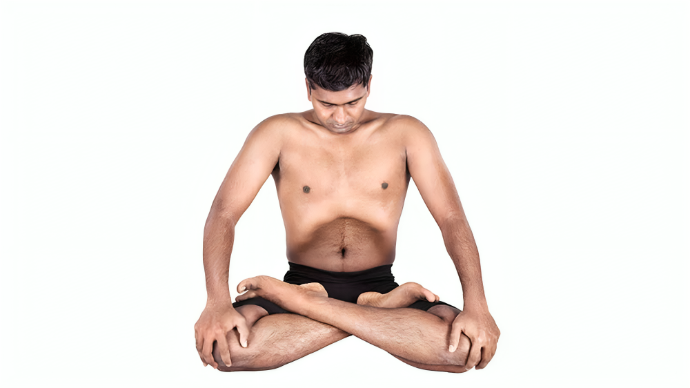 Uddiyana Bandha Pranayama, also known as the upward abdominal lock, is a powerful yogic breathing technique that helps in activating and regulating the body's energy systems. This practice is essential for anyone looking to explore deeper levels of pranayama (breathing exercises) and is known for its revitalizing effects on the body and mind.